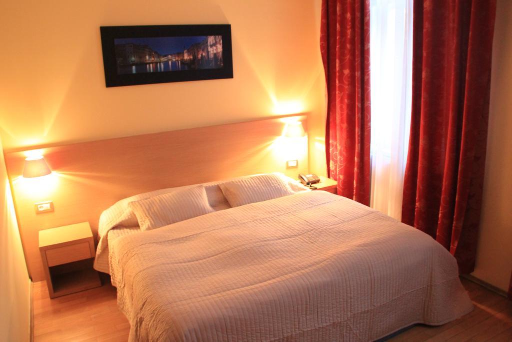 City Lounge Hotel Praga Esterno foto