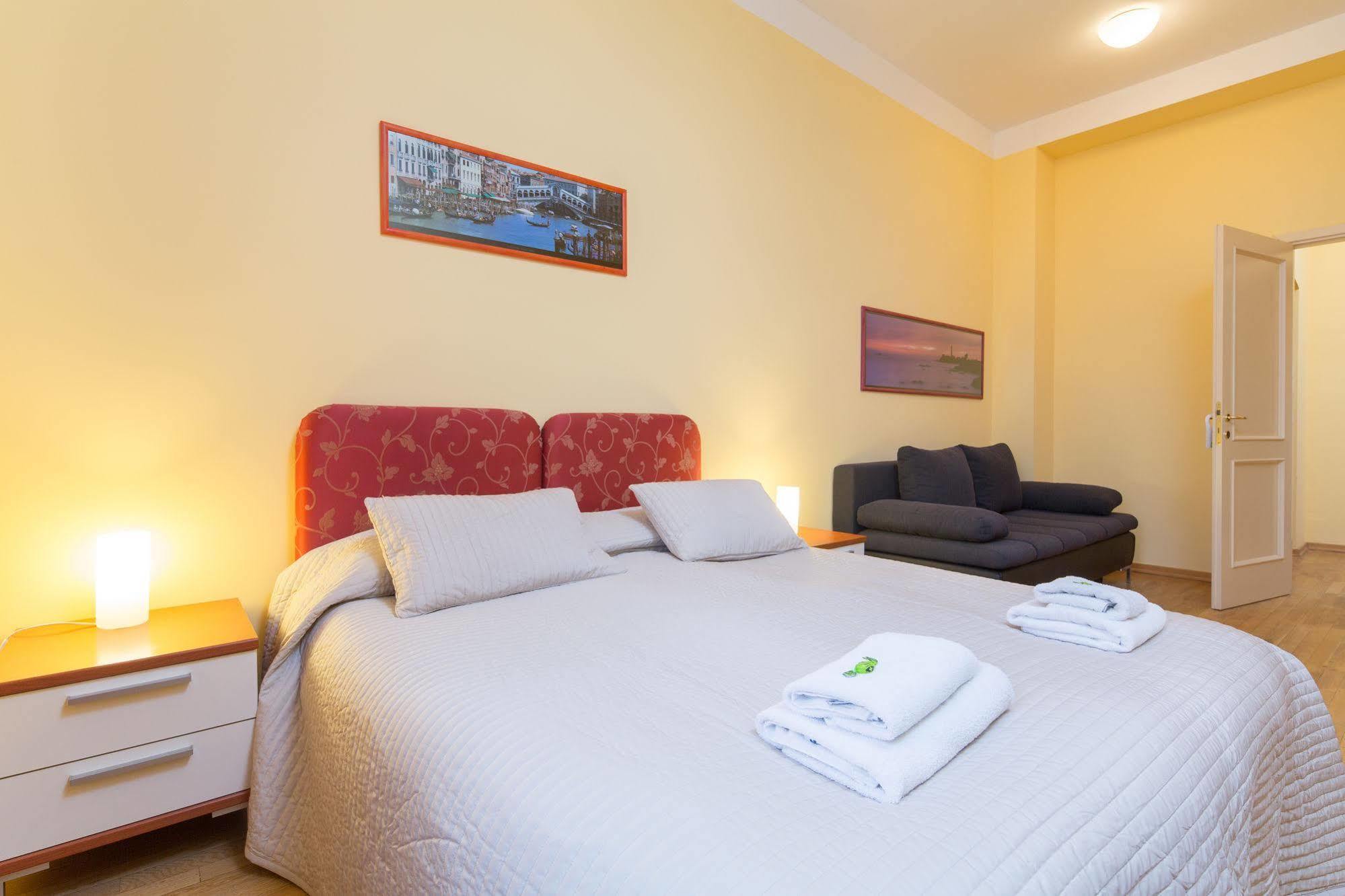 City Lounge Hotel Praga Esterno foto